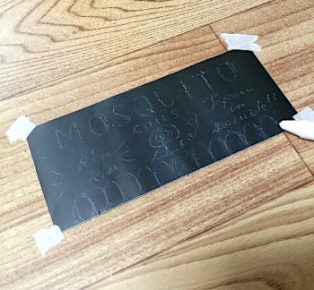 黒板シートに下書きする