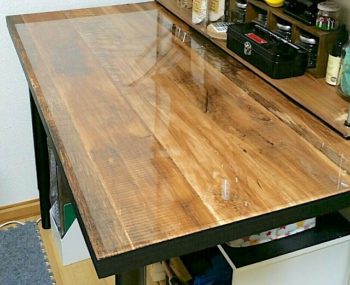 IKEAのテーブルの保護で敷いたプラスチック板