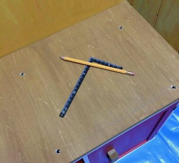 ドリルで穴をあける