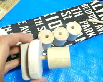 ダボとダイソーの工作木材を繋げる