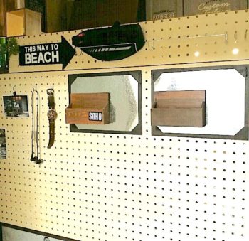 有孔ボードに貼った100均の木製レターボックス