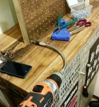 隅のビス止めがやりにくい時の方法と工具