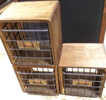 セリアの木箱にはめたワイヤーカゴ