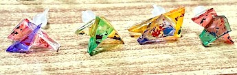 プラバンにマニキュアで着色して焼いたピアス