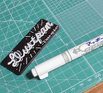 手書き文字をマグネットシートに書き足してリメイクする
