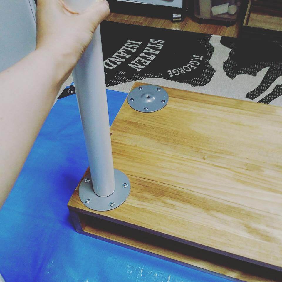 IKEAの脚をテーブル天板に付ける