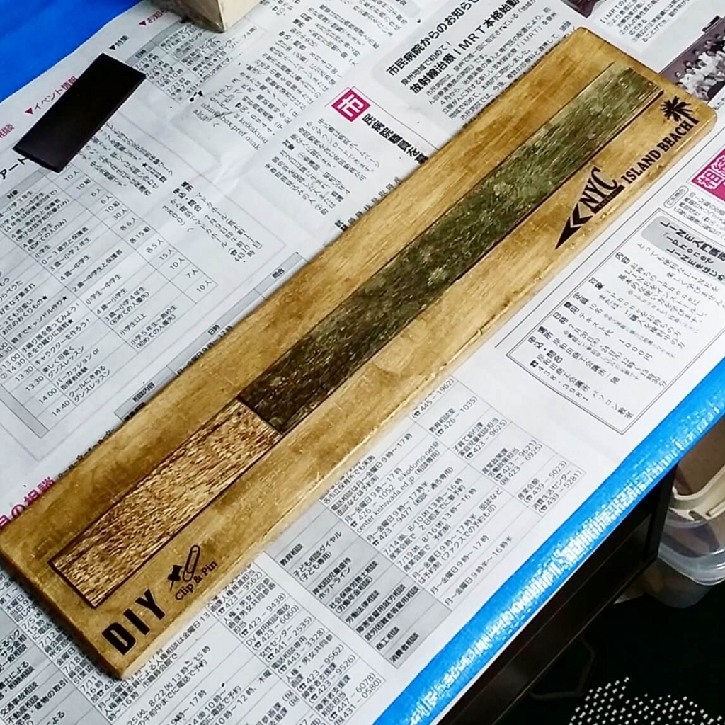 セリアのステンシルシールで作ったマグネット収納