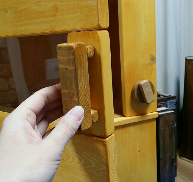 手作りままごとキッチンのレンジ扉のDIY