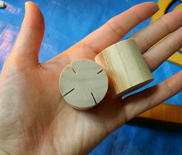 ダイソーの工作木材に切り込みwを入れる