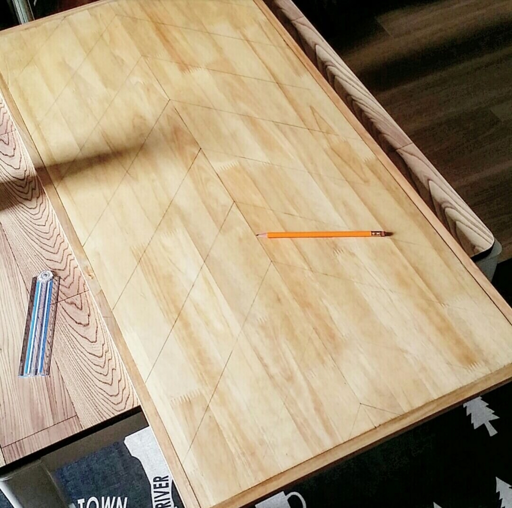 ヘリンボーン柄の下書き線