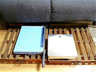 100均すのこでソファー下に収納をDIY