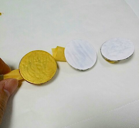 マニキュアで色ムラなく塗ったプラバン