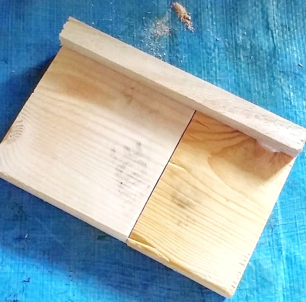 塗装する前の木製ちりとり