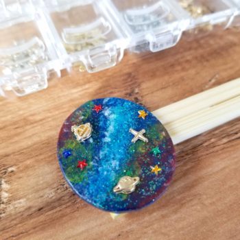100均で作る宇宙柄ブローチ