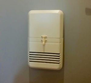 賃貸の玄関ポスト